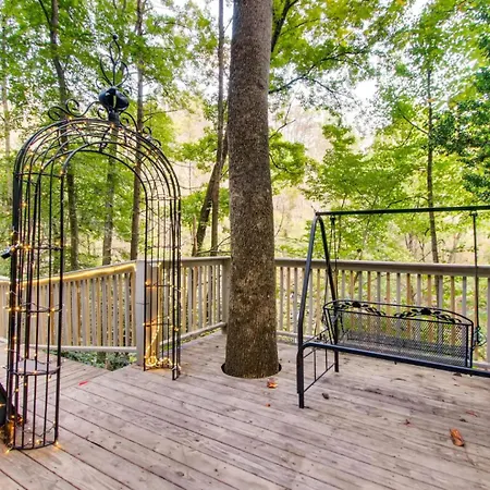 Rolling Waters Chalet Gatlinburg Exterior photo